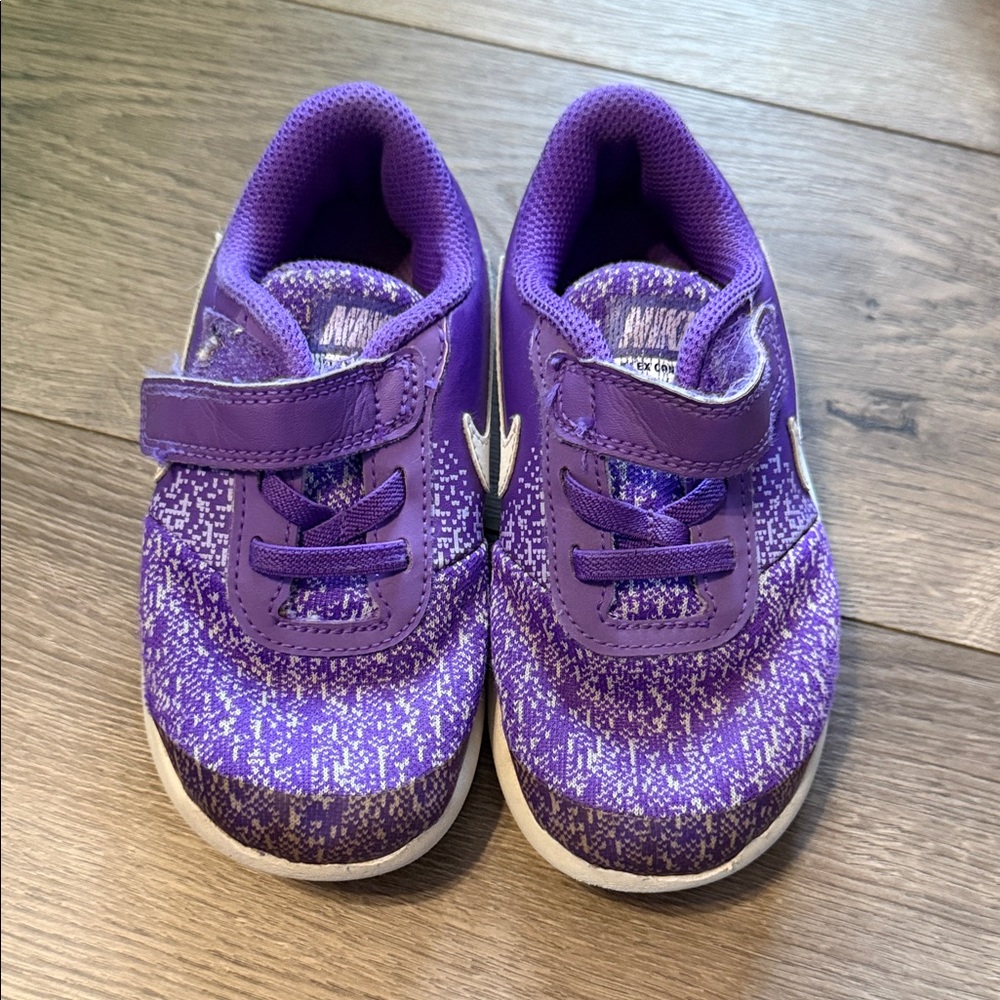 Nike Kids Sneakers in Purple and White 10C